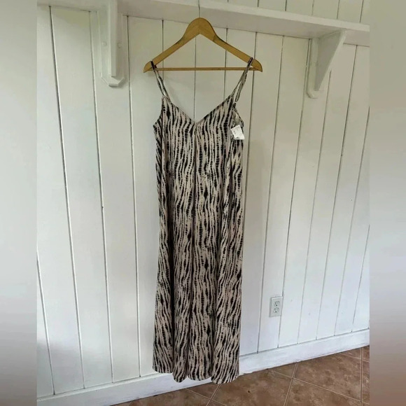 Maxi Dress with reptile pattern - Picture 2 of 6